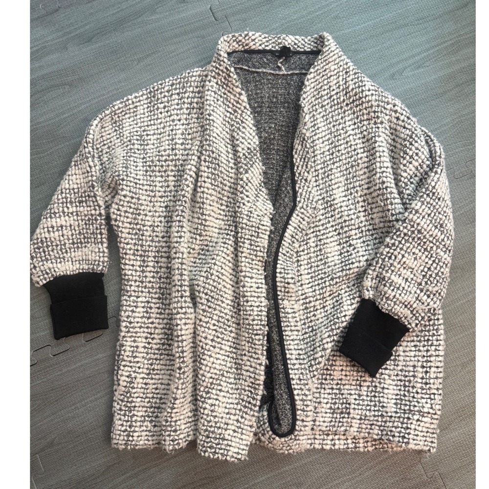 Club Monaco Womens XS Black White Boucle Knit Open Front Cardigan Ribbed Cuffs